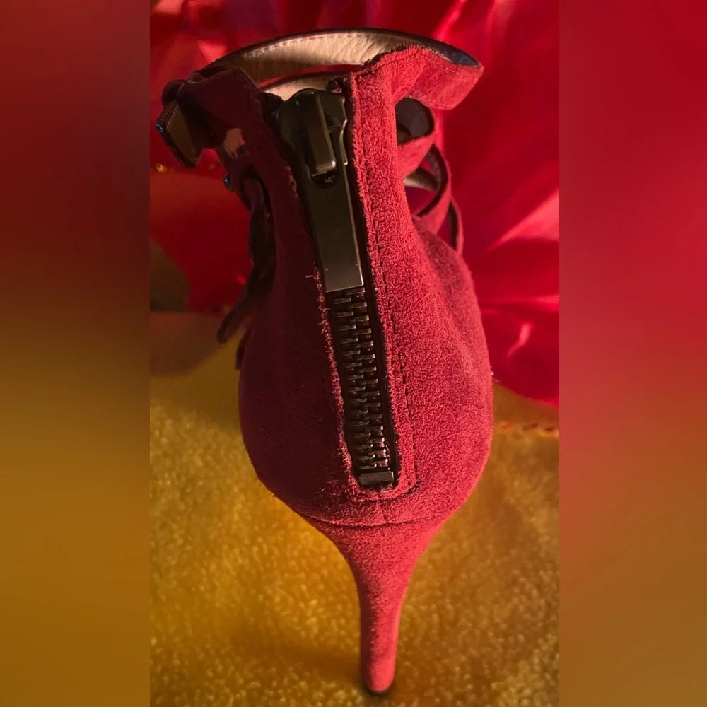 POUR LA VICTOIRE Vero Cuoio, Burgandy Suede Ankle Booties. Size 8M. - Picture 5 of 13